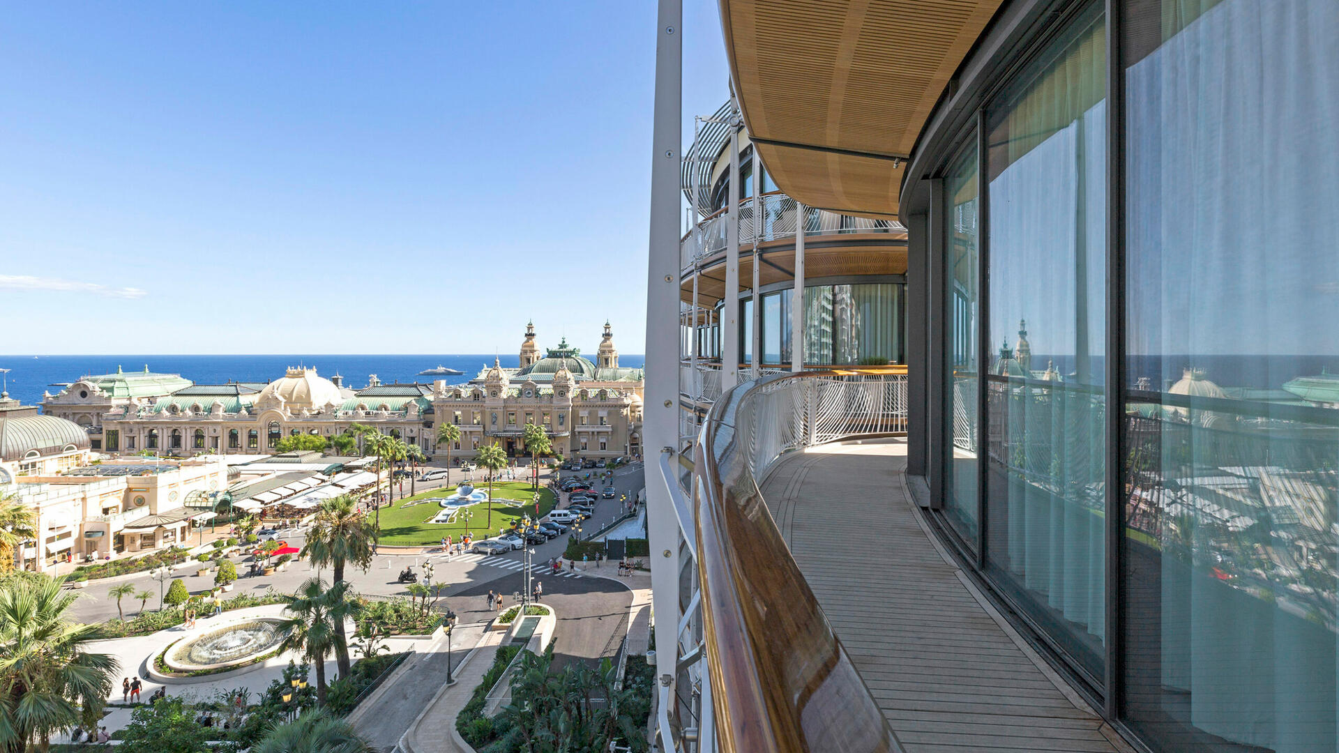 Exceptional Duplex Place du Casino