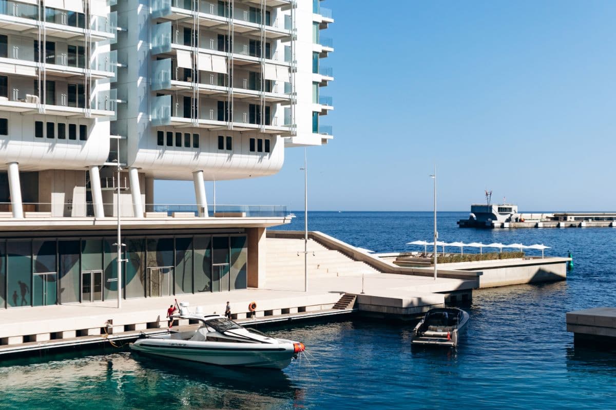 Mareterra : le nouveau quartier ultra-luxe et la vente immobilière record à 471 millions d’euros